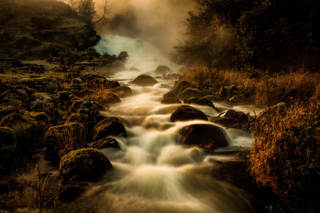 Обои картинки фото природа, реки, озера, камни, река, лес, туман, стремнина