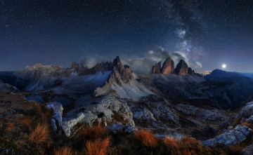 Картинка природа горы облака звезды доломитовые альпы млечный путь небо ночь