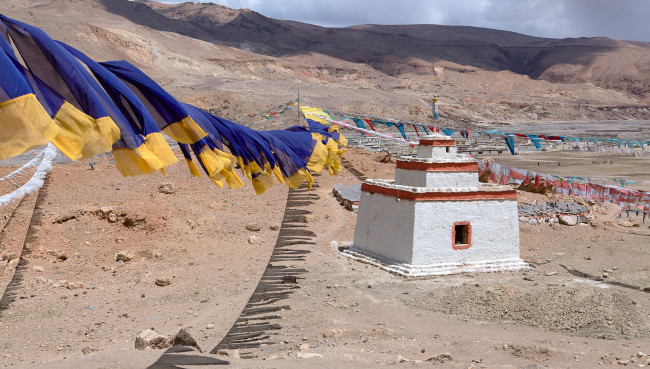 Обои картинки фото тибет,  Чортен, разное, религия, долина, ступы, ламаизм, буддизм