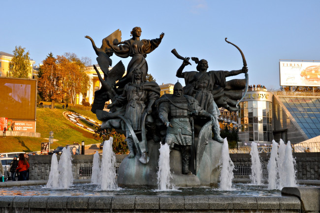 Обои картинки фото города, киев, украина, памятник, фонтан, крещатик