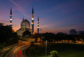 Картинка города -+мечети +медресе мечеть ночь