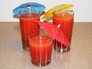 Картинка еда напитки +сок стаканы сок томатный зонтики