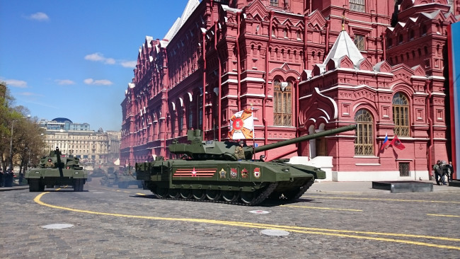 Обои картинки фото техника, военная техника, т14, армата, российский, основной, боевой, танк, необитаемая, башня, универсальная, гусеничная, платформа, красная, площадь