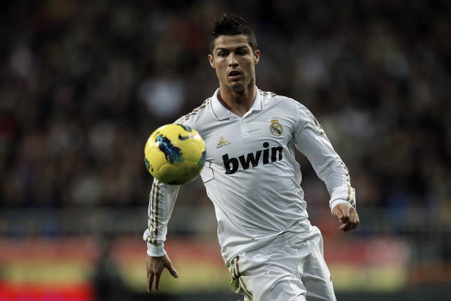 Обои картинки фото cristiano, ronaldo, спорт, футбол, игрок, мяч