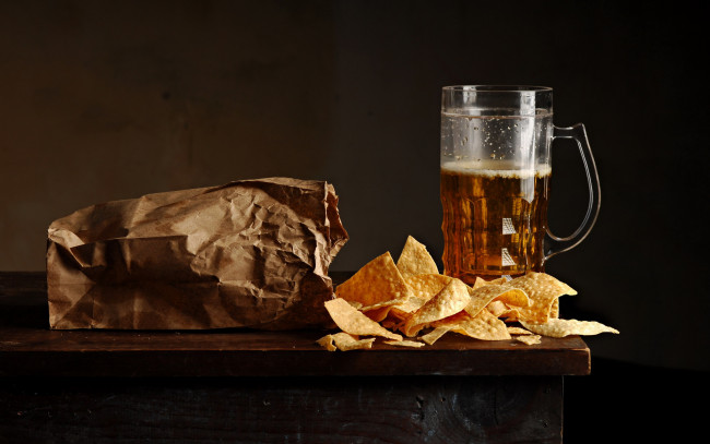 Обои картинки фото еда, напитки,  пиво, чипсы, пиво, бокал