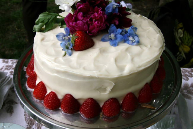 Обои картинки фото еда, торты, крем, торт, ягоды, клубника