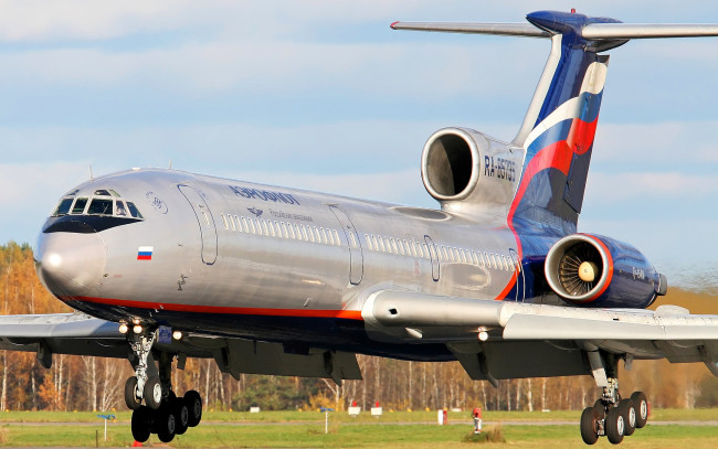 Обои картинки фото aeroflot airbus, авиация, пассажирские самолёты, самолет, лес