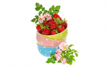 Картинка еда клубника земляника ягоды шиповник миски
