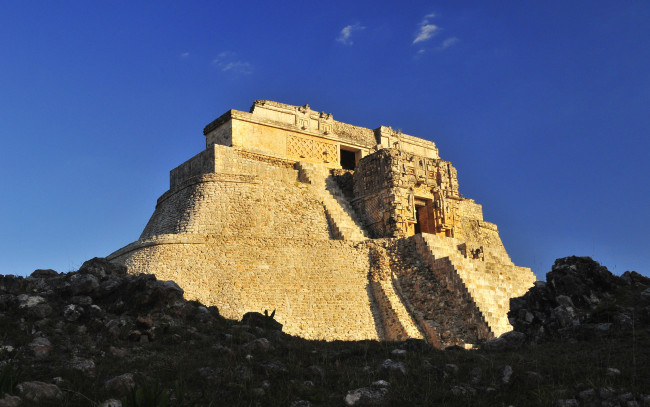 Обои картинки фото uxmal, города, исторические, архитектурные, памятники, пирамида, храм, древность