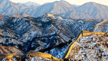 Картинка города исторические архитектурные памятники горы снег китайская стена