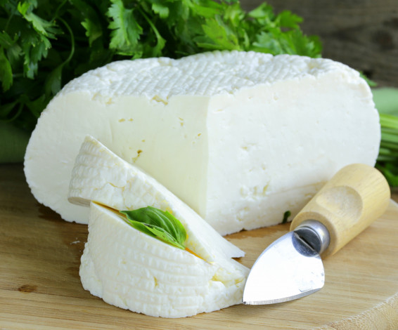 Обои картинки фото еда, сырные изделия, knife, нож, зелень, сыр, молочный, продукт, greens, cheese, dairy, products