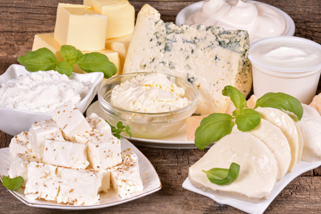 Обои картинки фото еда, сырные изделия, творог, сыр, зелень, milk, products, сметана, greens, cheese, cottage, sour, cream, молочные, продукты