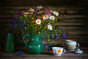 Картинка цветы букеты +композиции кофейник клевер ромашки сахарница натюрморт чашки лето лютики посуда душистый горошек полевые букет