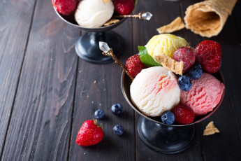 обоя еда, мороженое,  десерты, ягоды, клубника, ассорти
