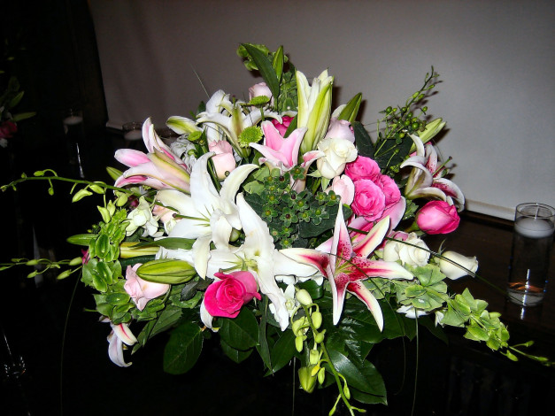 Обои картинки фото цветы, букеты, композиции, лилии, розы