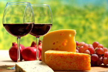 обоя еда, разное, сыр, виноград, гранат, вино, бокалы, натюрморт
