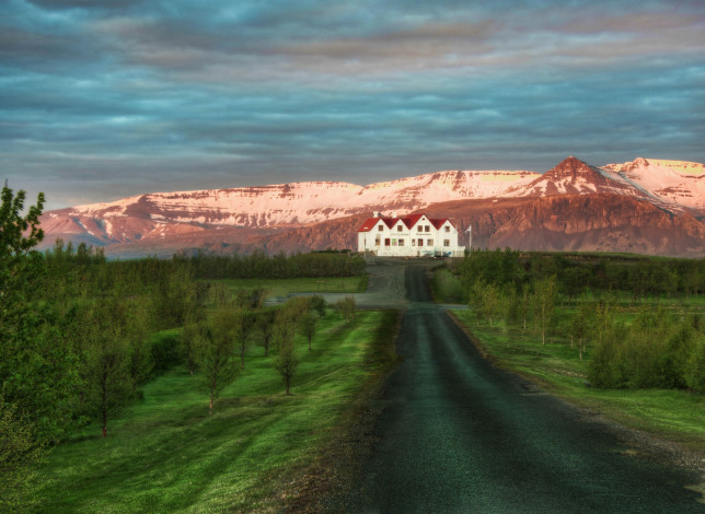 Обои картинки фото природа, дороги, пейзаж, исландия, iceland, дом, деревья, горы