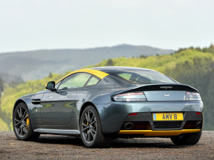 обоя автомобили, aston martin, 2014г, uk-spec, зеленый, n430, vantage, v8, aston, martin