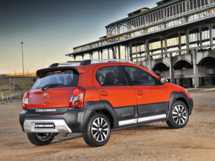 Картинка автомобили toyota etios cross za-spec 2014г красный