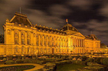 обоя royal palace,  brussels, города, брюссель , бельгия, парк, кустарник, королевский, дворец