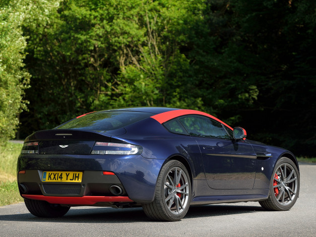 Обои картинки фото автомобили, aston martin, v8, aston, martin, темный, uk-spec, n430, 2014г, vantage