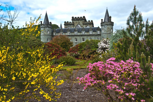 Обои картинки фото замок инверари , шотландия, города, - дворцы,  замки,  крепости, цветение, замок