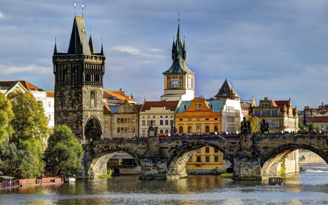 Обои картинки фото города, прага , Чехия, башни, здания, дома, мост, река