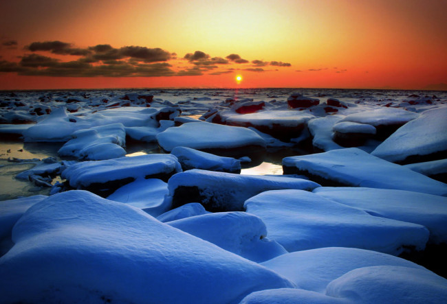Обои картинки фото природа, побережье, океан, снег, солнце, горизонт, зима, льдины