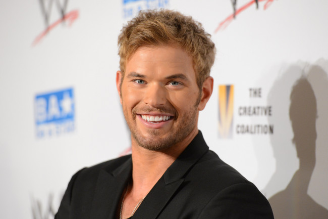 Обои картинки фото мужчины, kellan lutz, актер, лицо, щетина, улыбка