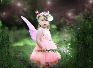 Картинка разное дети девочка крылья букет трава венок