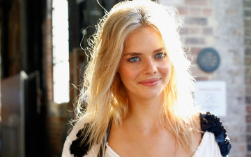 обоя девушки, samara weaving, улыбка