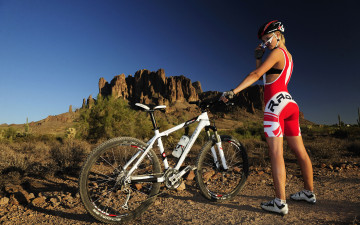 Картинка спорт велоспорт горы велосипед девушка