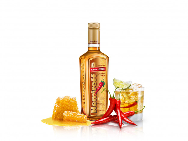 Обои картинки фото бренды, nemiroff, мед, водка, бутылка, перец, лайм, стакан