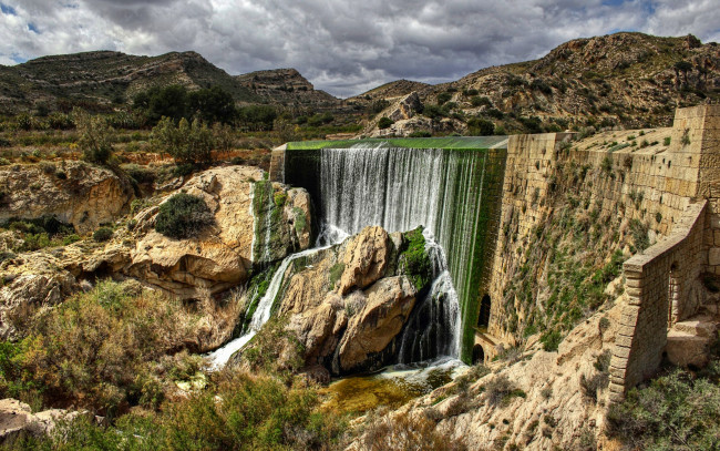 Обои картинки фото природа, водопады, водопад, дамба, река, деревья, камни, горы