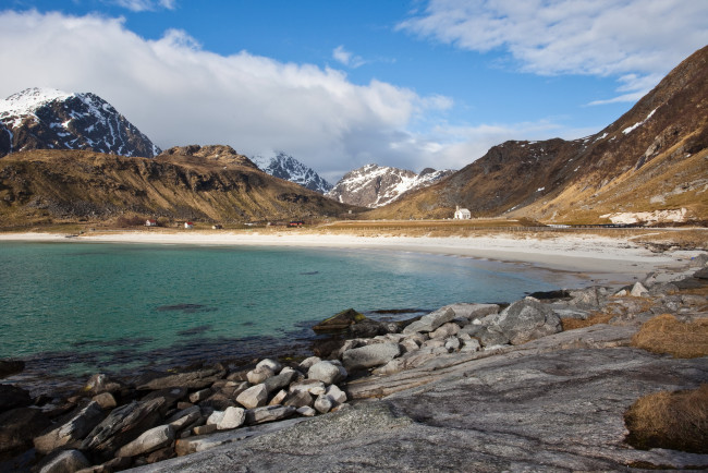 Обои картинки фото lofoten, islands, norway, природа, побережье, горы, остров, берег, озеро