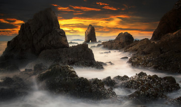 Картинка природа побережье океан скалы тучи сумрак