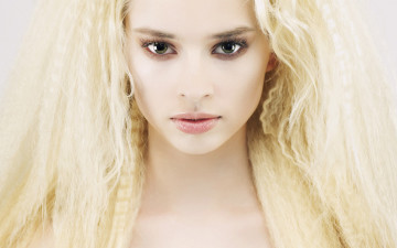 Картинка девушки -unsort+ лица +портреты девушка блондинка волосы лицо взгляд ресницы глаза губы фон белый