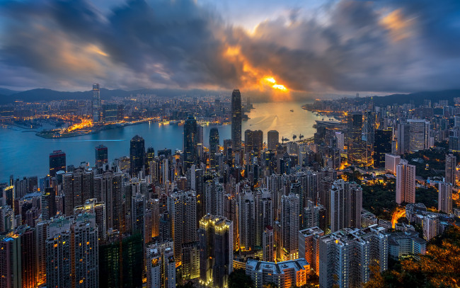 Обои картинки фото golden hong kong morning, города, гонконг , китай, утро, небоскребы, огни
