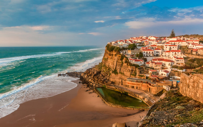 Обои картинки фото города, - пейзажи, ландшафт, крыши, дома, волны, небо, море, португалия
