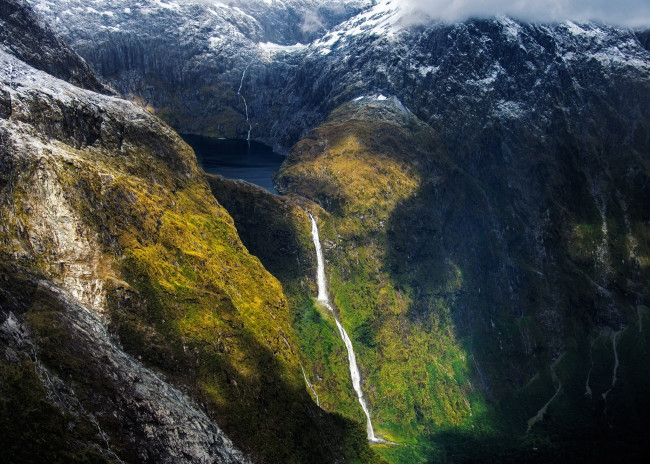 Обои картинки фото природа, водопады, горы, фьорд, водопад, каскад