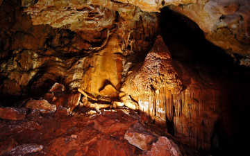 Картинка природа горы пещера камни свет сталактиты