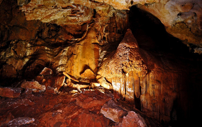 Обои картинки фото природа, горы, пещера, камни, свет, сталактиты