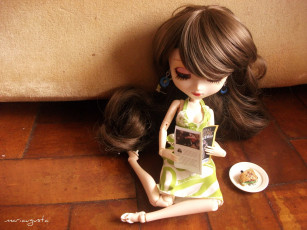 Картинка разное игрушки кукла брюнетка журнал бутерброд