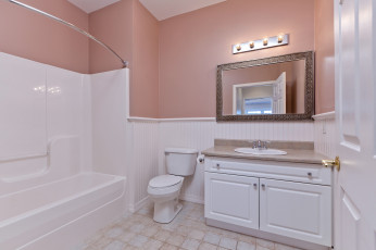 Картинка интерьер ванная туалетная комнаты ванна унитаз