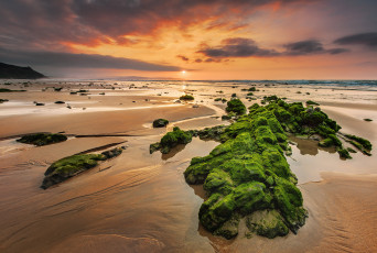 Картинка природа восходы закаты вечер камни пляж море небо