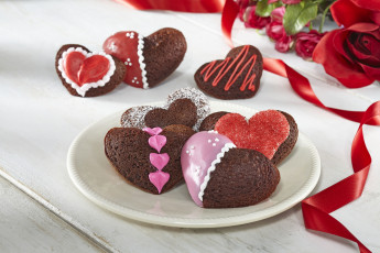 обоя еда, пирожные,  кексы,  печенье, любовь, сердце, сладкое, пирожное, праздник, букет, розы, цветы, печенье, biscuits, food, i, love, you, heart, holiday, bouquet, roses, flowers