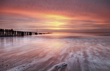 Картинка природа восходы закаты море небо красный закат пляж камень