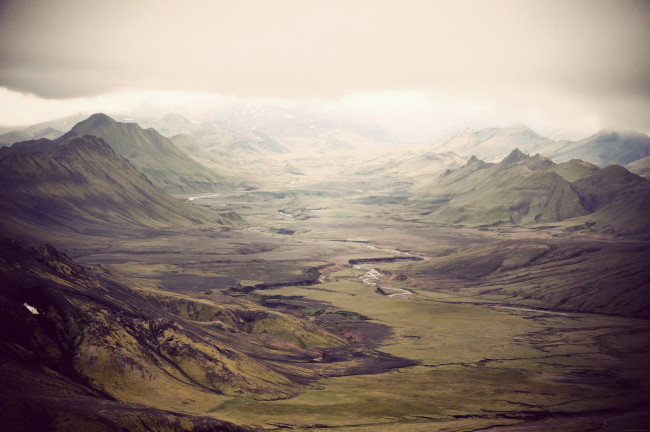 Обои картинки фото природа, горы, исландия, зеленые, склоны, долина, ayline, olukman, photography