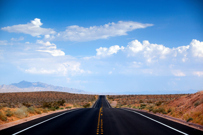 Обои картинки фото природа, дороги, облака, дорога, пустыня, невада, сша