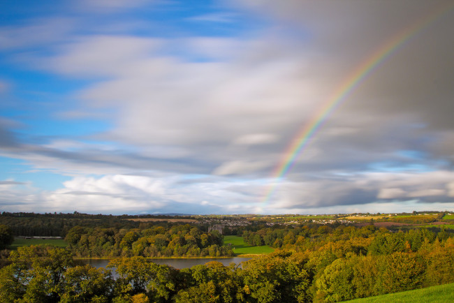 Обои картинки фото природа, радуга, небо, облака, деревья, осень, ирландия